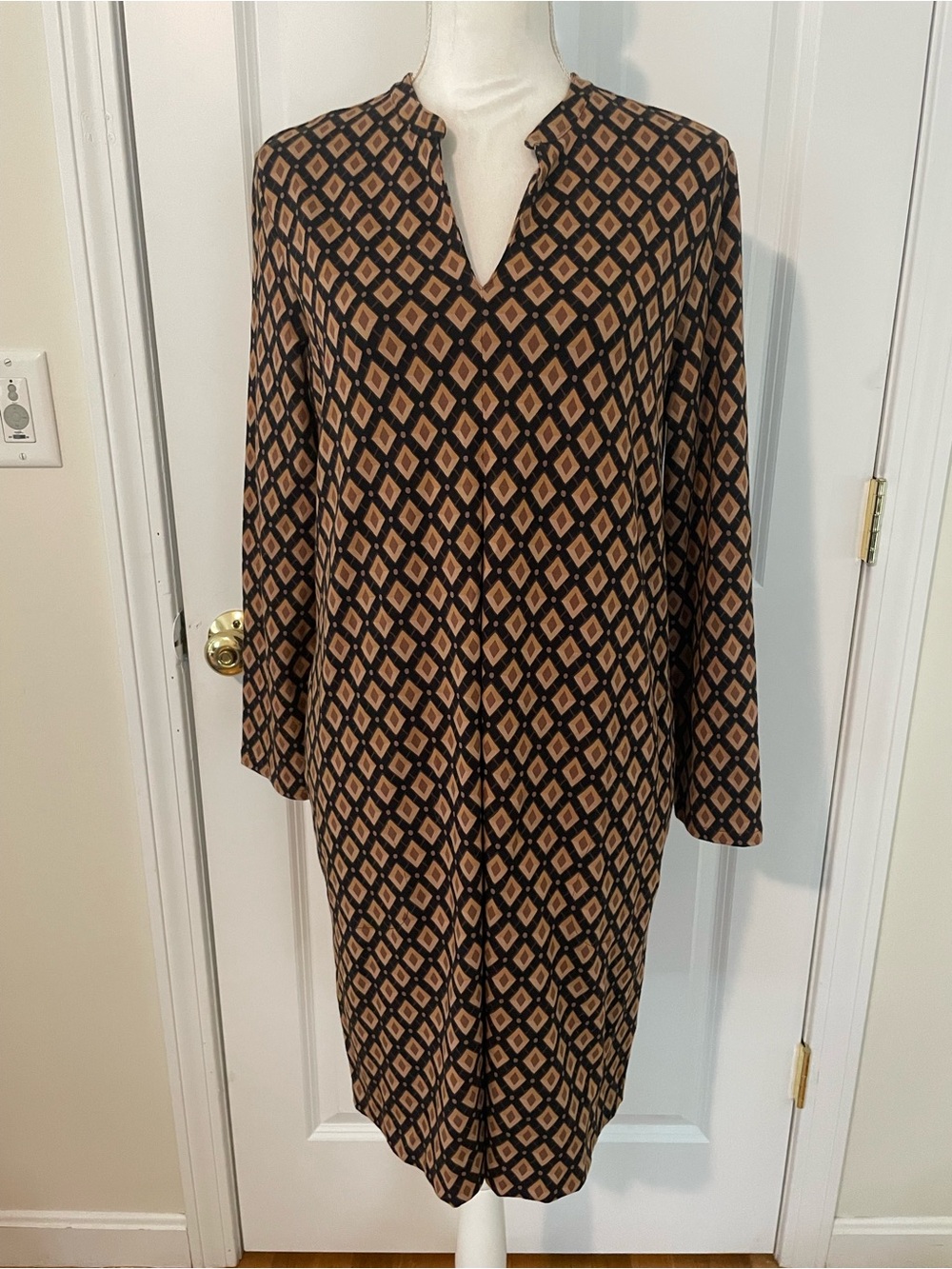 J. Jill Black and Tan Diamond Print Long Sleeve Shift Dress